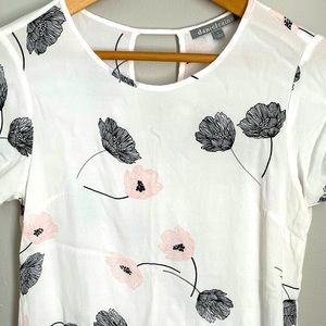 Daniel Rainn, size small, short sleeve shirt